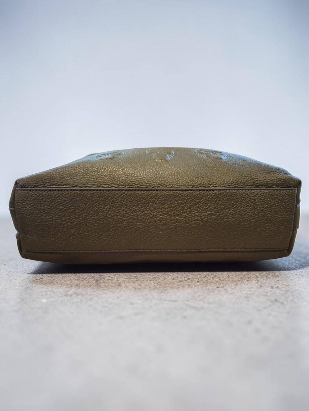 Ío Pelle Italia Olive Green Pebbled Leather Skull Embossed Shoulder Bag - Picture 8 of 9